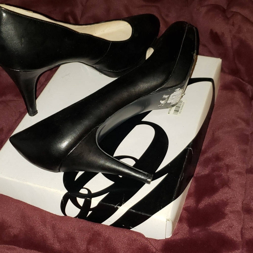 Shoes - Picture 3 of 6